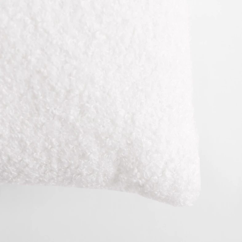 Miękka poduszka o barankowym materiale