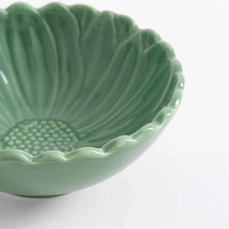 Zielona miska w kształcie kwiatka