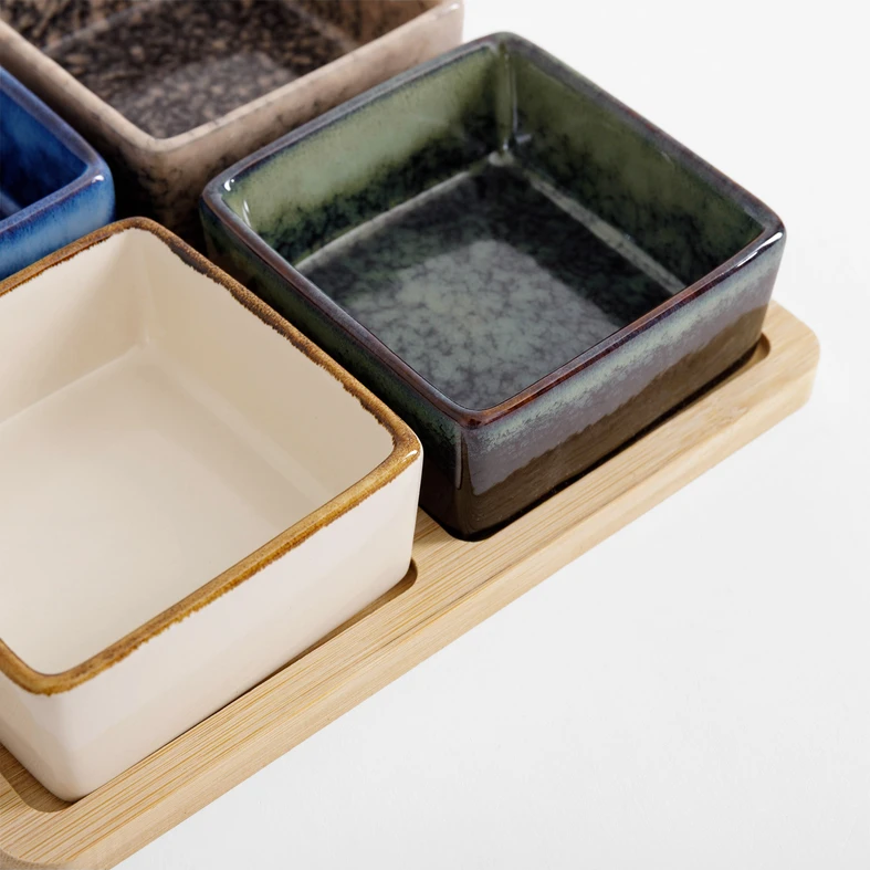 Súprava 4 misiek na štvorcovom bambusovom podstavci 19x19 cm