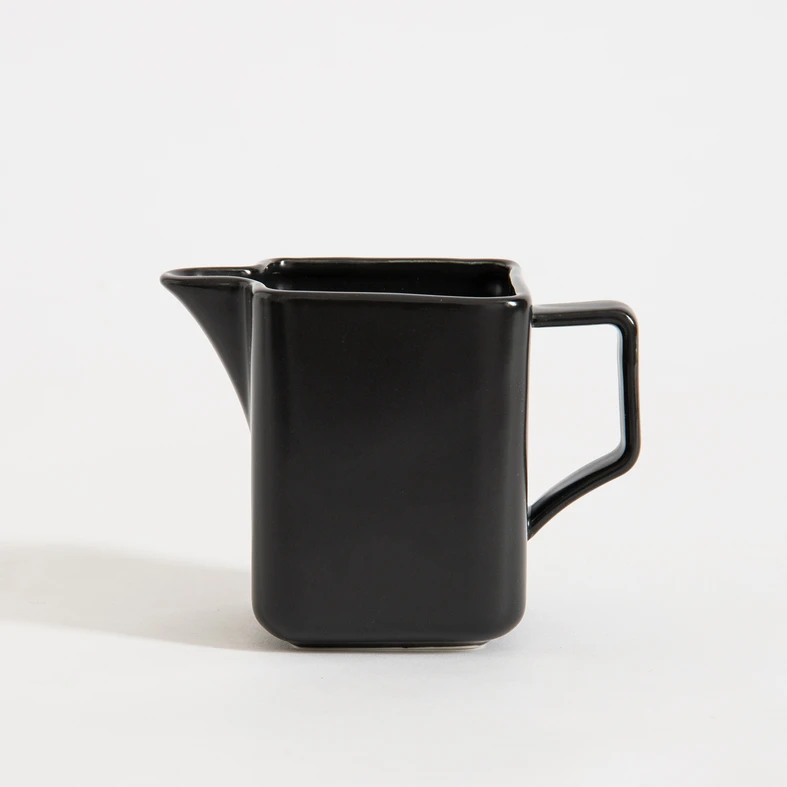 Porcelánová nádoba na mlieko BONA čierna