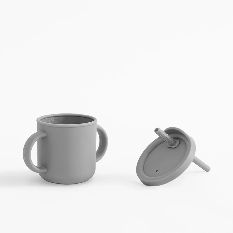 Kolorowy kubek z uchwytami