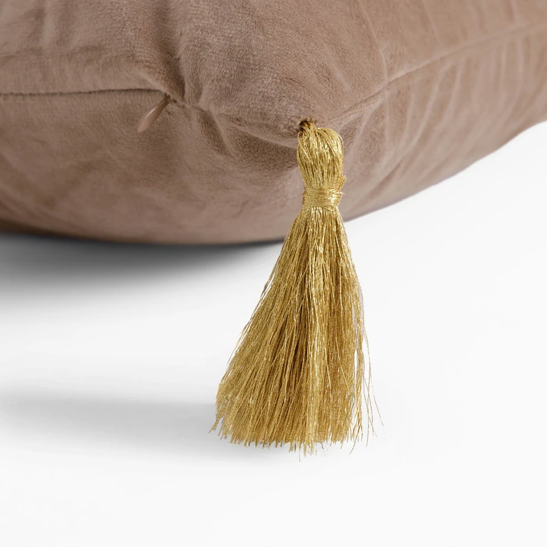 Ciemnobeżowa welurowa poszewka z motywem palmy