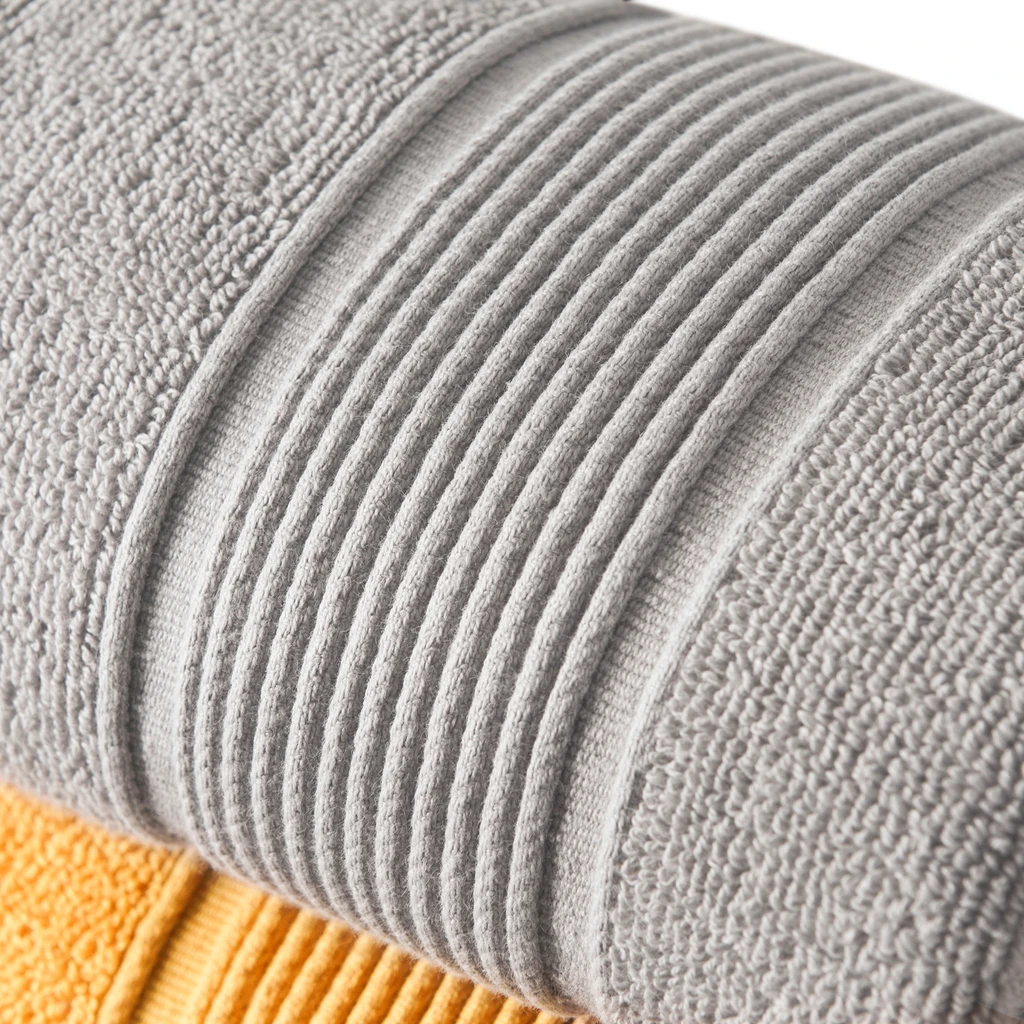 Sivý bavlnený uterák NAOMI 50x90 cm