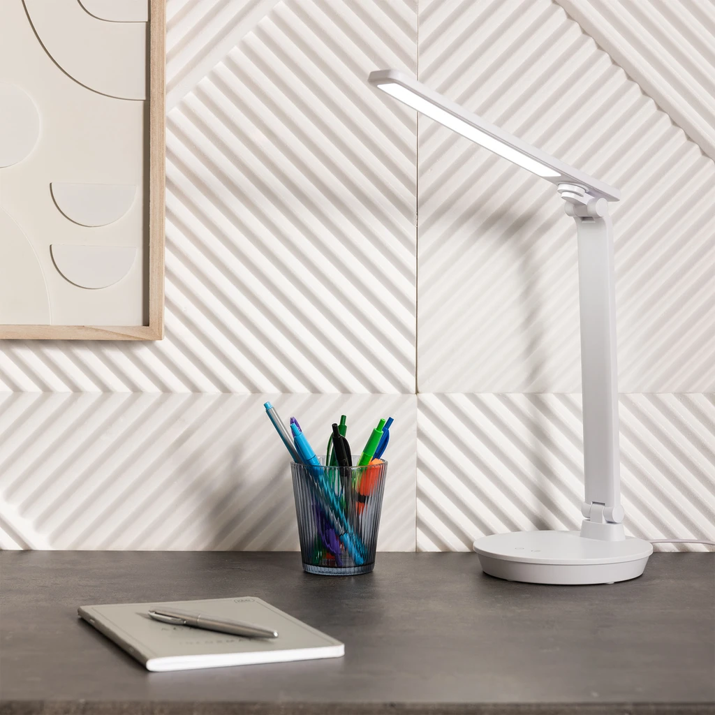 Lampa biurkowa LED okrągła podstawa biała - aranżacja