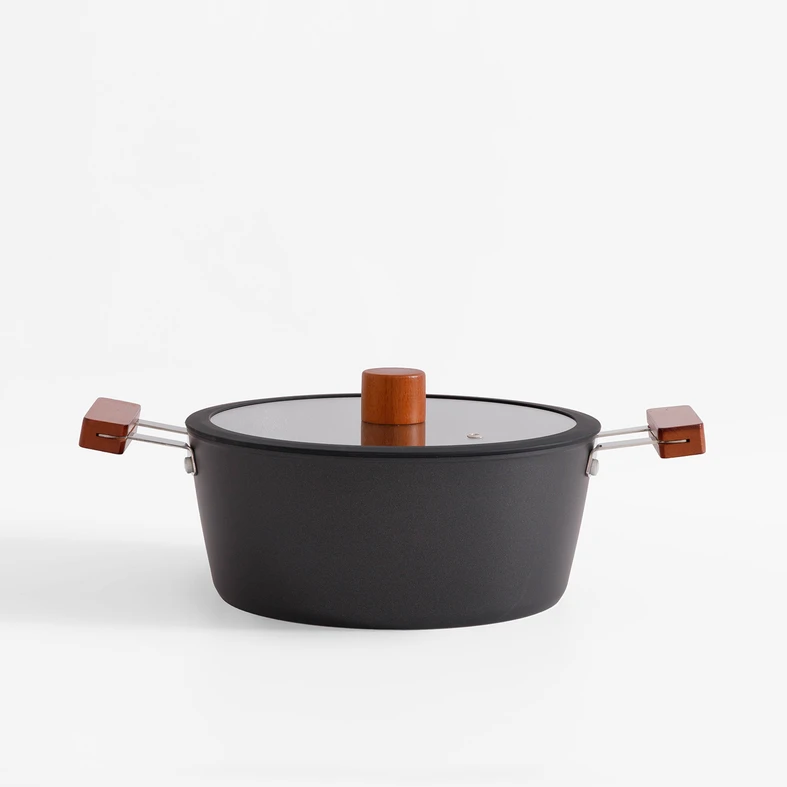 Aluminiowy garnek z pokrywką