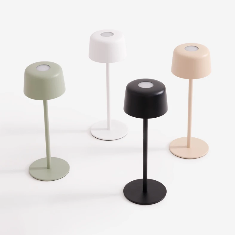 Wbudowane oświetlenie LED w lampie ma moc 2W, emituje strumień świetlny o wartości 80 lumenów.