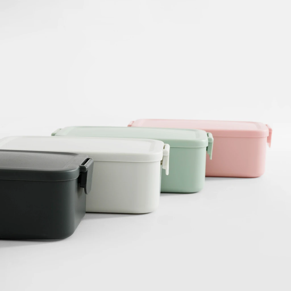 Kolorowe pudełka na lunch plastikowe