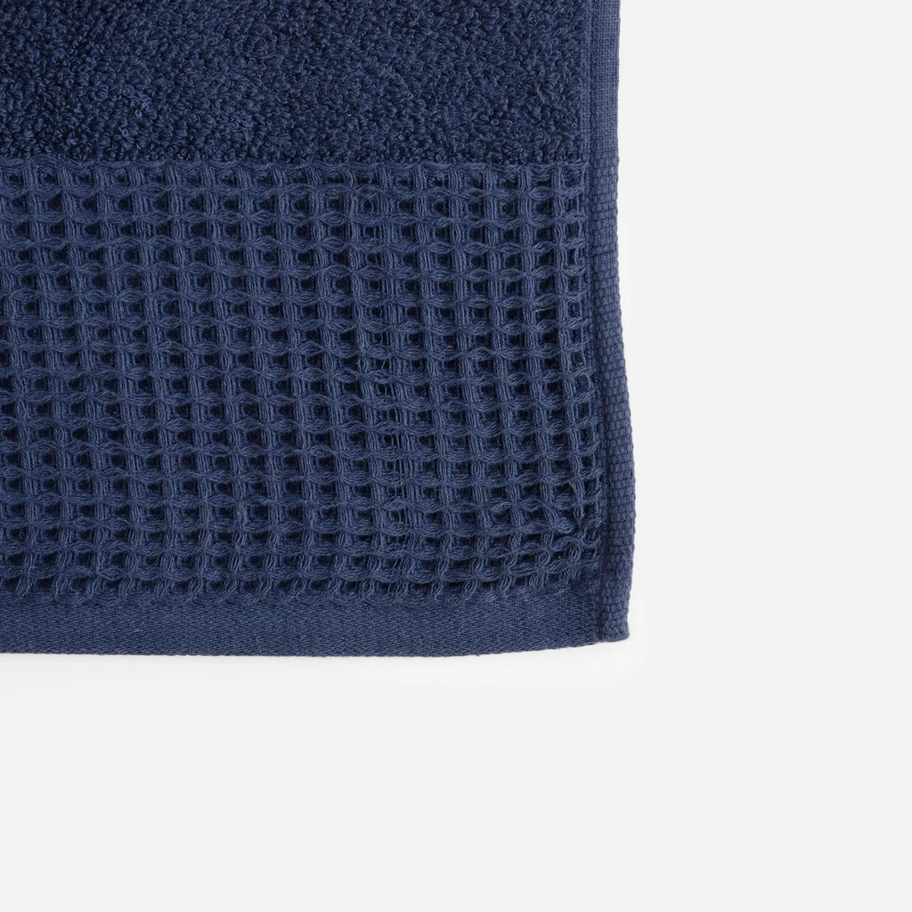 Bavlnený uterák v tmavomodrej farbe ZEN 70x140 cm