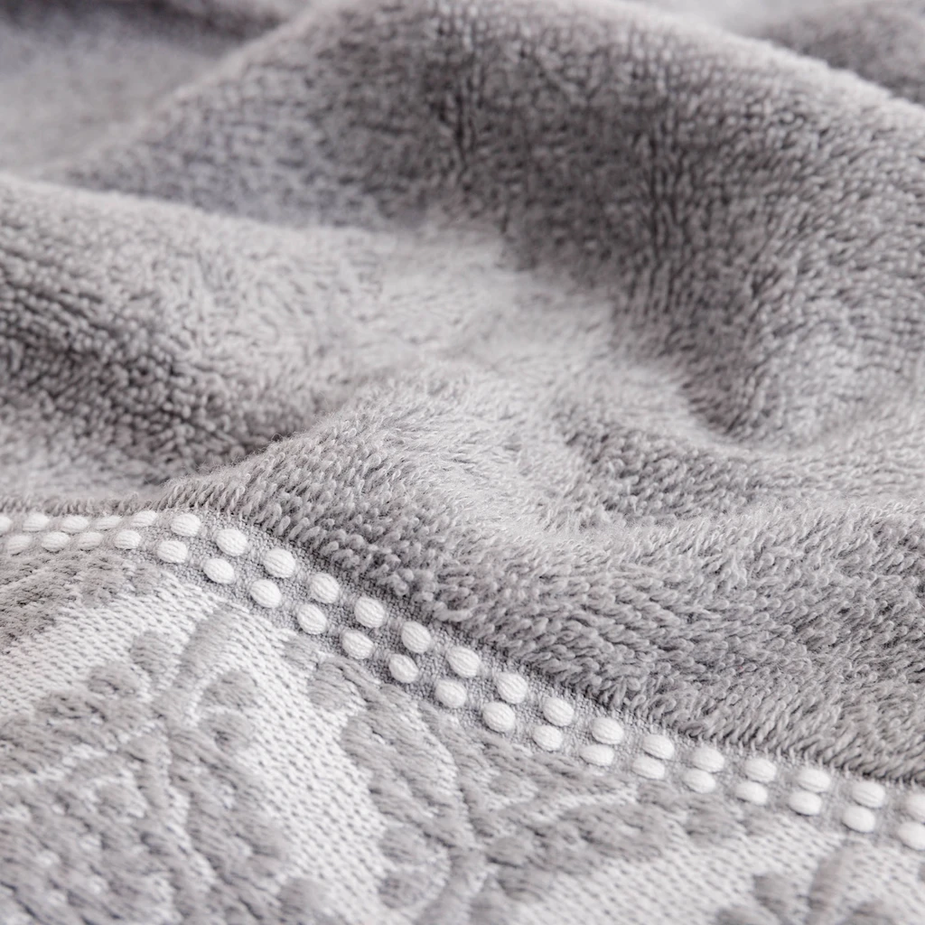 Bavlnený uterák sivo-biely AGADIR 70x140 cm