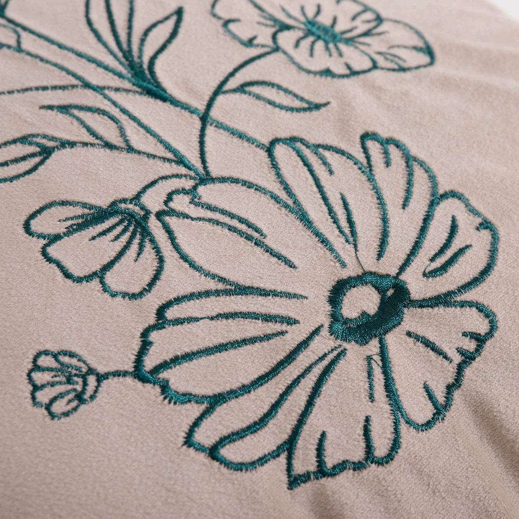 Welurowa poszewka beżowa w kwiaty