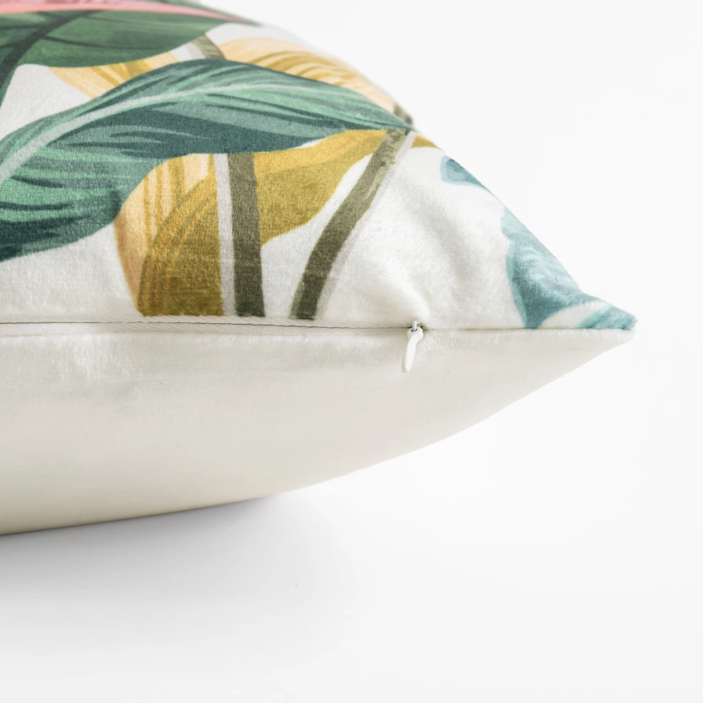 Biała poszewka welurowa w egzotyczne liście