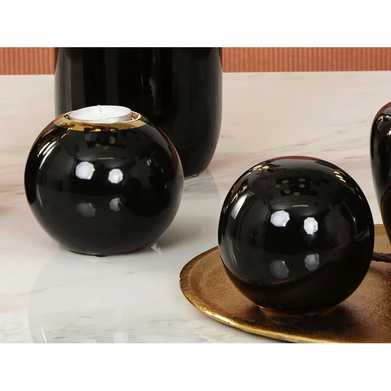 Čierno-zlatý svietnik guľa 8,8 cm