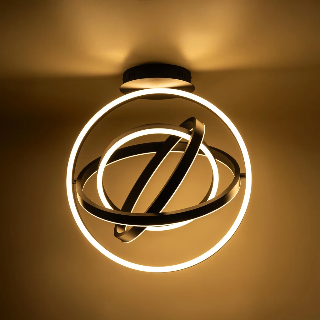 TESS to lampa sufitowa o niezwykle ciekawym, wręcz kosmicznym designie.