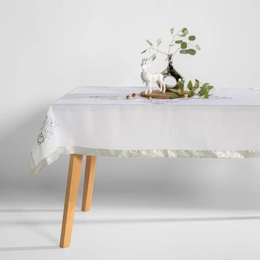 Obrus s motívom vianočných ozdôb v strieborno-bielej farbe JULE 110x160 cm