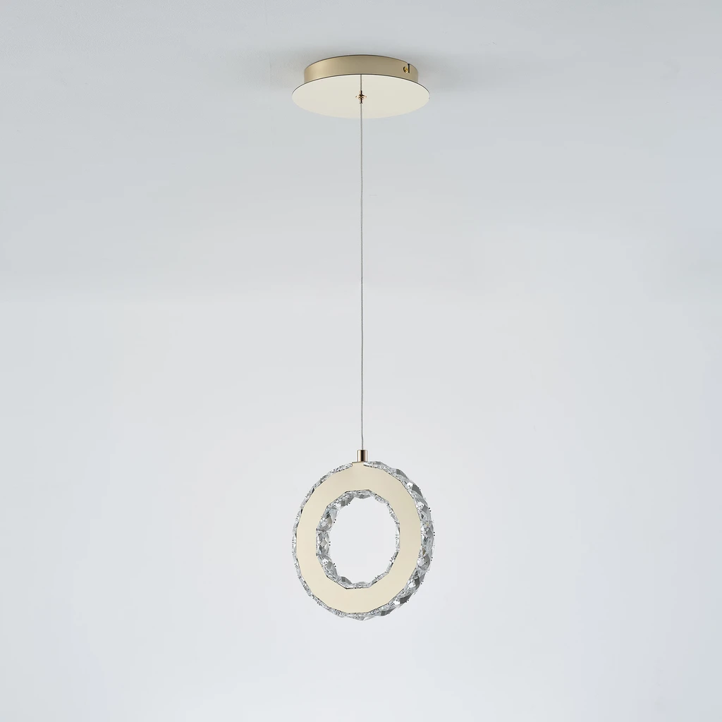 Lampa wisząca GIRONA to oświetlenie idealne do kameralnego wnętrza.