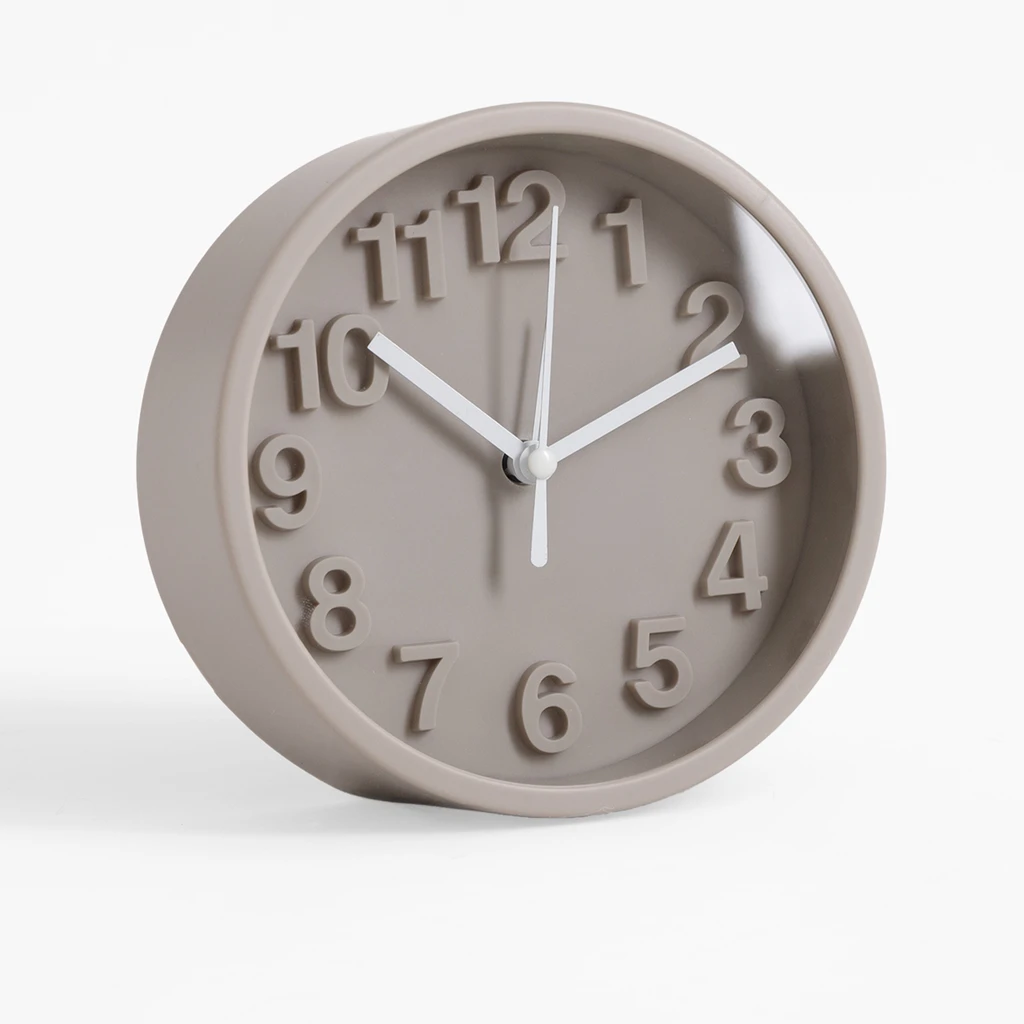 Okrúhly budík v béžovej farbe 13,1 cm