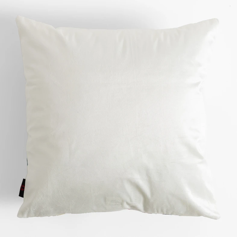 Biała poszewka welurowa w egzotyczne liście