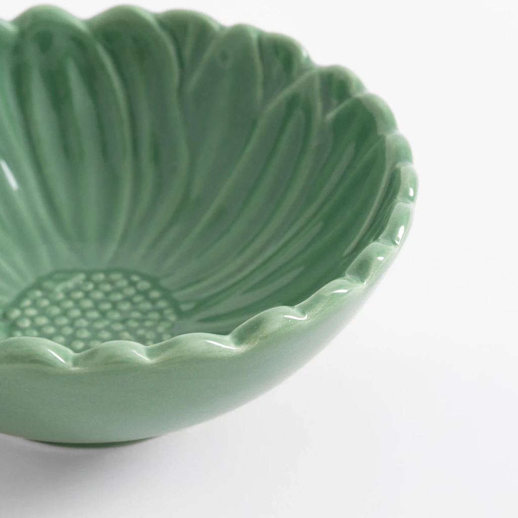 Zielona miska w kształcie kwiatka