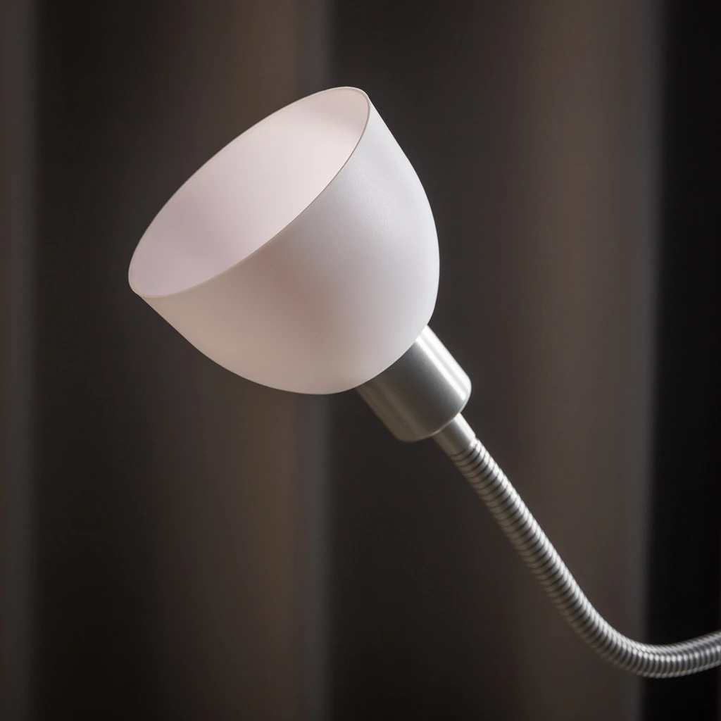 Stojacia lampa strieborná PESO