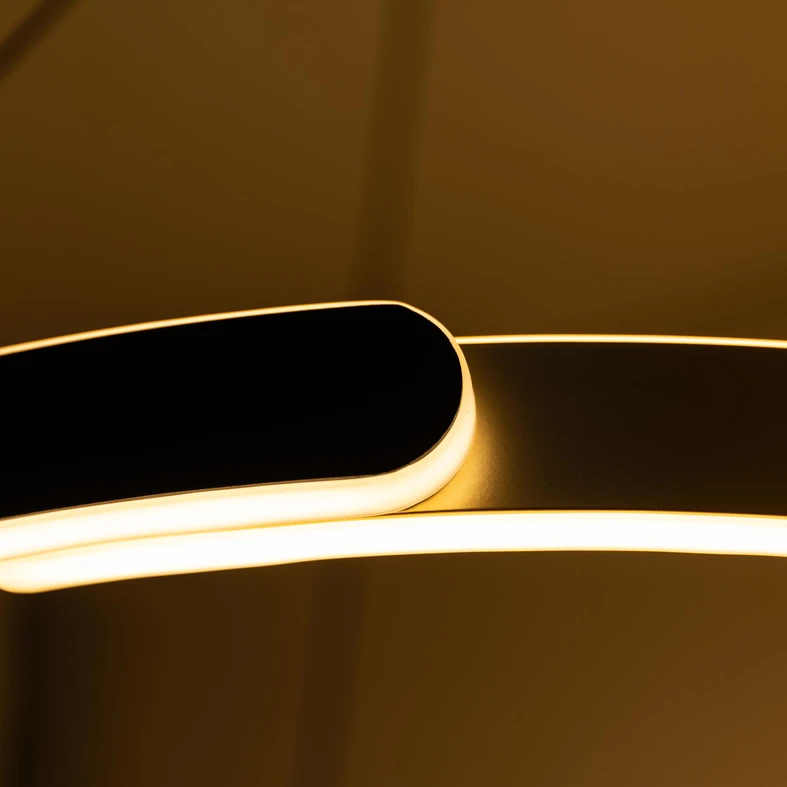 Lampa wisząca LINOS LED - czarno-złoty pierścień, idealny do salonu.