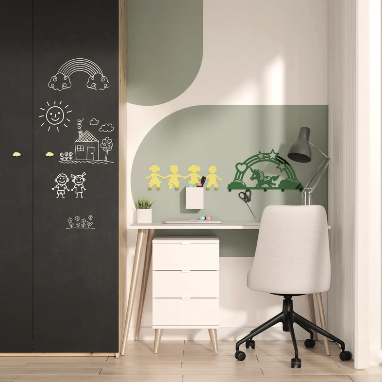 Wieszak DZIECI w żółtym kolorze to urocza dekoracja oraz funkcjonalny dodatek dla pokoju dziecięcego.