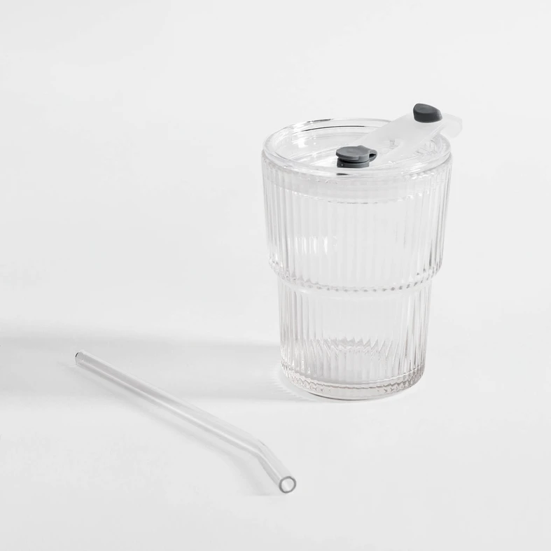 Pohár so slamkou a viečkom 350 ml