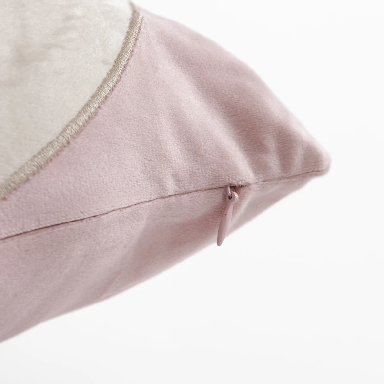 Różowa poszewka dziecięca z motywem ślimaka