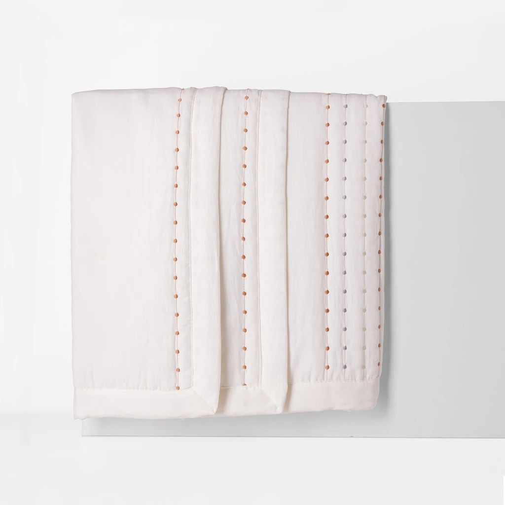 Prehoz na posteľ v krémovej farbe VANILLA DOTS 200x220 cm