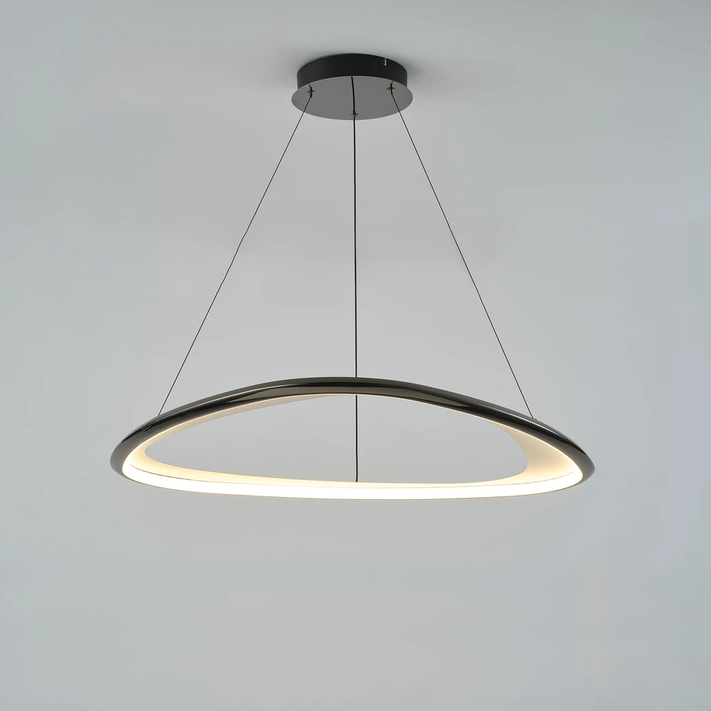 Zintegrowane z obudową oświetlenie LED ma moc 60W.