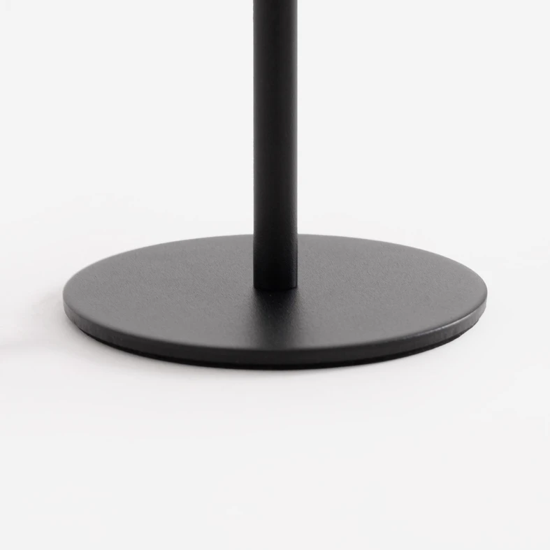 Wbudowane oświetlenie LED w lampie ma moc 2W, emituje strumień świetlny o wartości 80 lumenów.