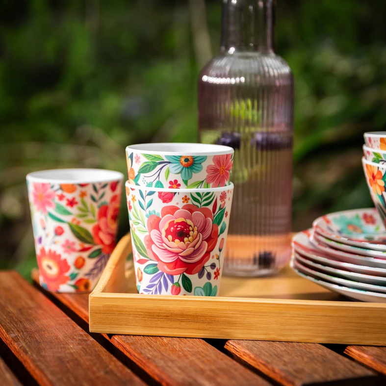 Kolorowy kubek plastikowy