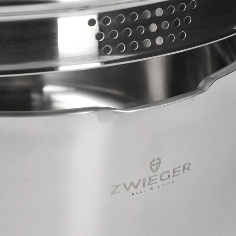 Srebrny garnek ze stali nierdzewnej z logo ZWIEGER.