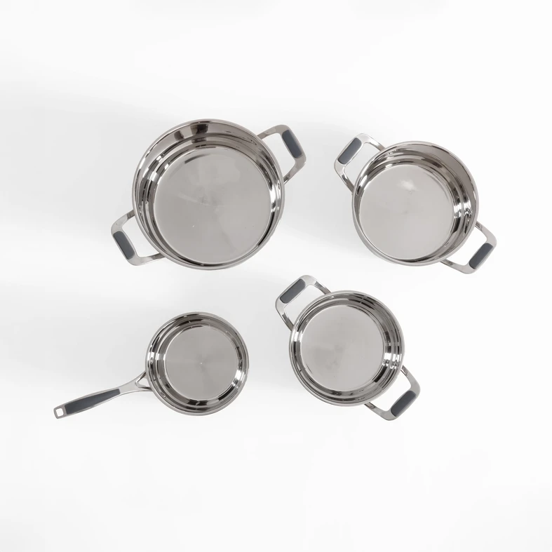 Srebrne stalowe garnki na indukcję