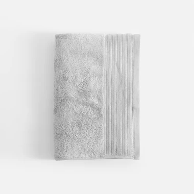 Kúpeľňový uterák v striebornej farbe VELA 70x140 cm