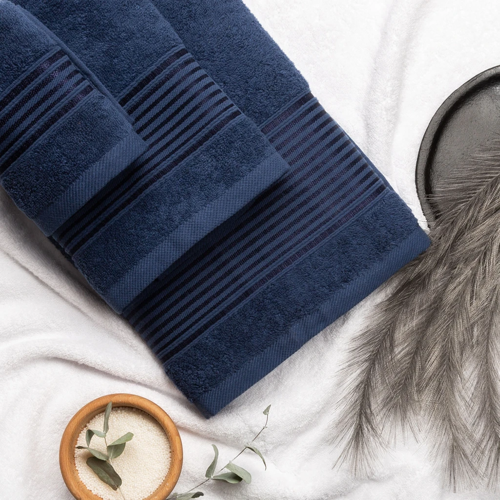 Tmavomodrý uterák ESTERA 70x140 cm