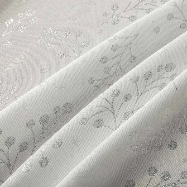 Biały obrus na stół w gałązki