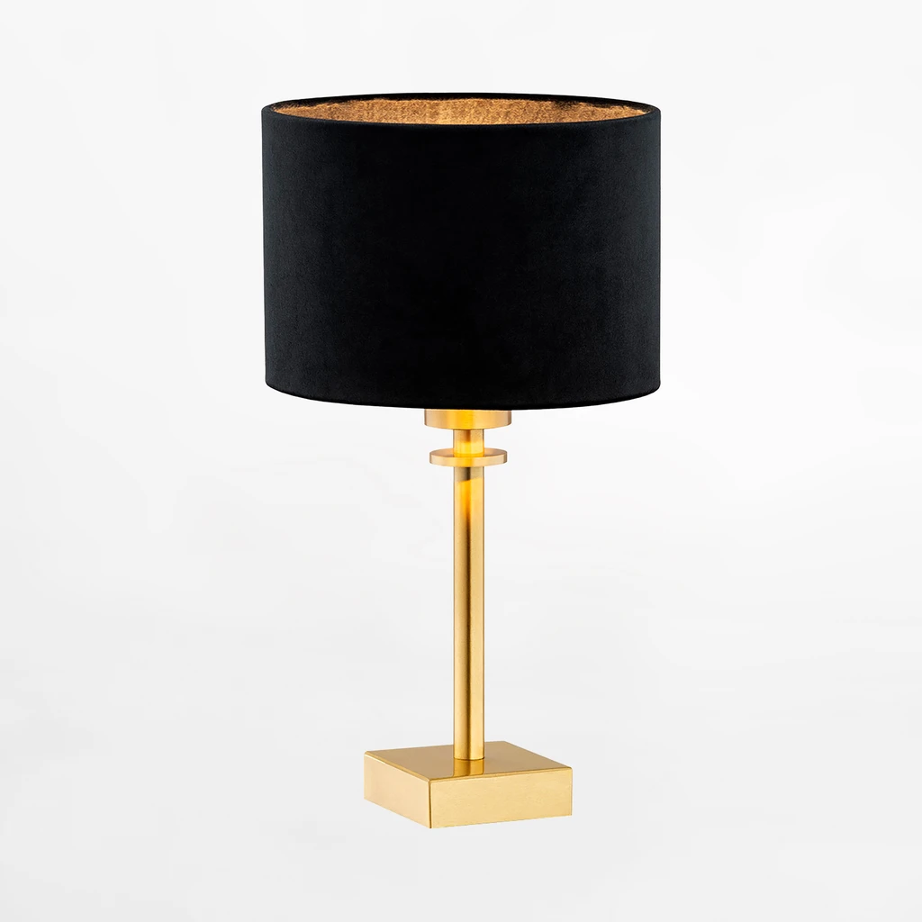 Oprawa lampy przystosowana jest dla 1 żarówki typu E27 o mocy 15W.