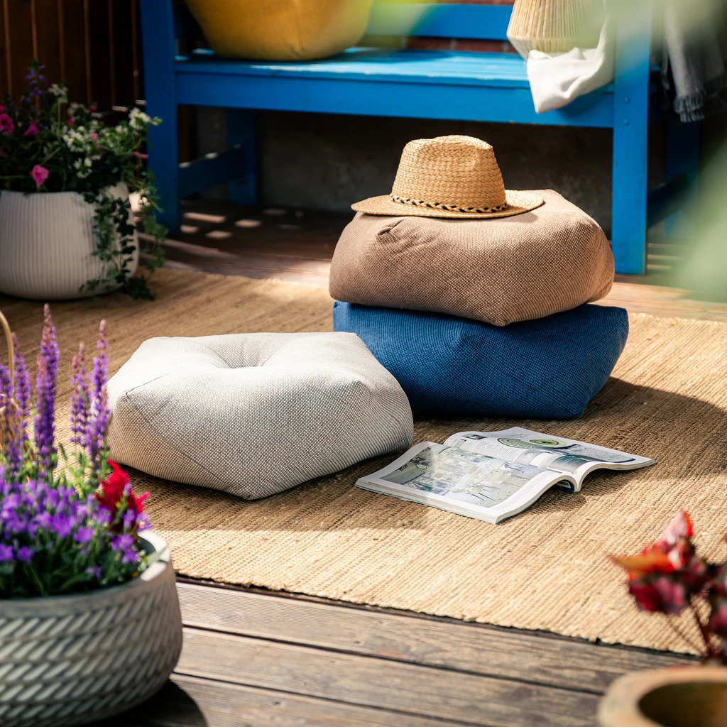 Beżowa poduszka typu puf