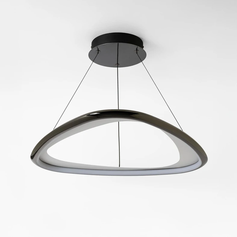 Lampa wisząca GETAFE idealnie sprawdza się w pomieszczeniach z wysokim sufitem. Przy średnicy 65 cm, jej maksymalna długość zawieszenia wynosi 150 cm.