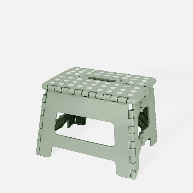 Zielony niski stołek składany