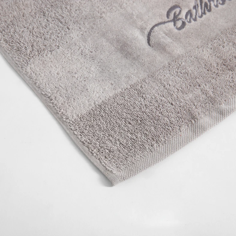 Bavlnený uterák vo svetlosivej farbe FERRO 50x90 cm