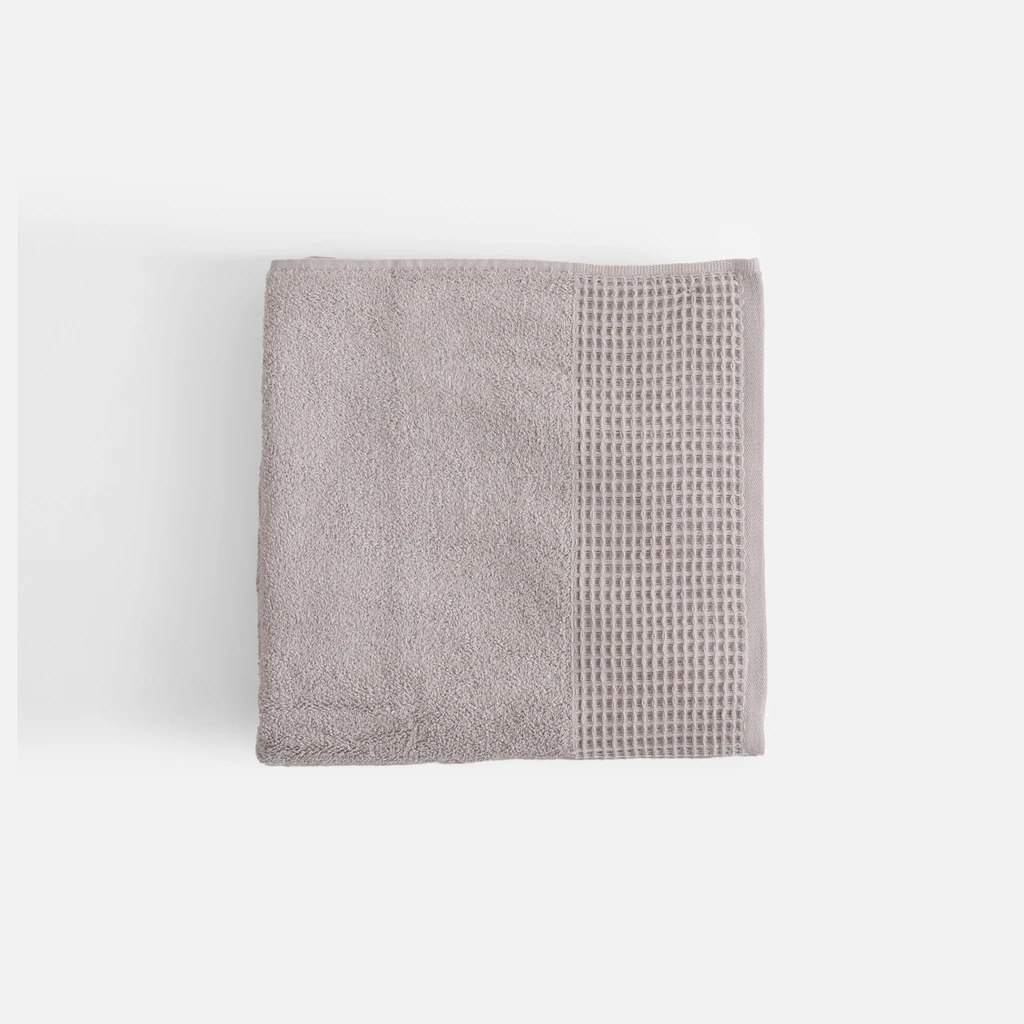 Bavlnený uterák vo svetlosivej farbe 70x140 cm