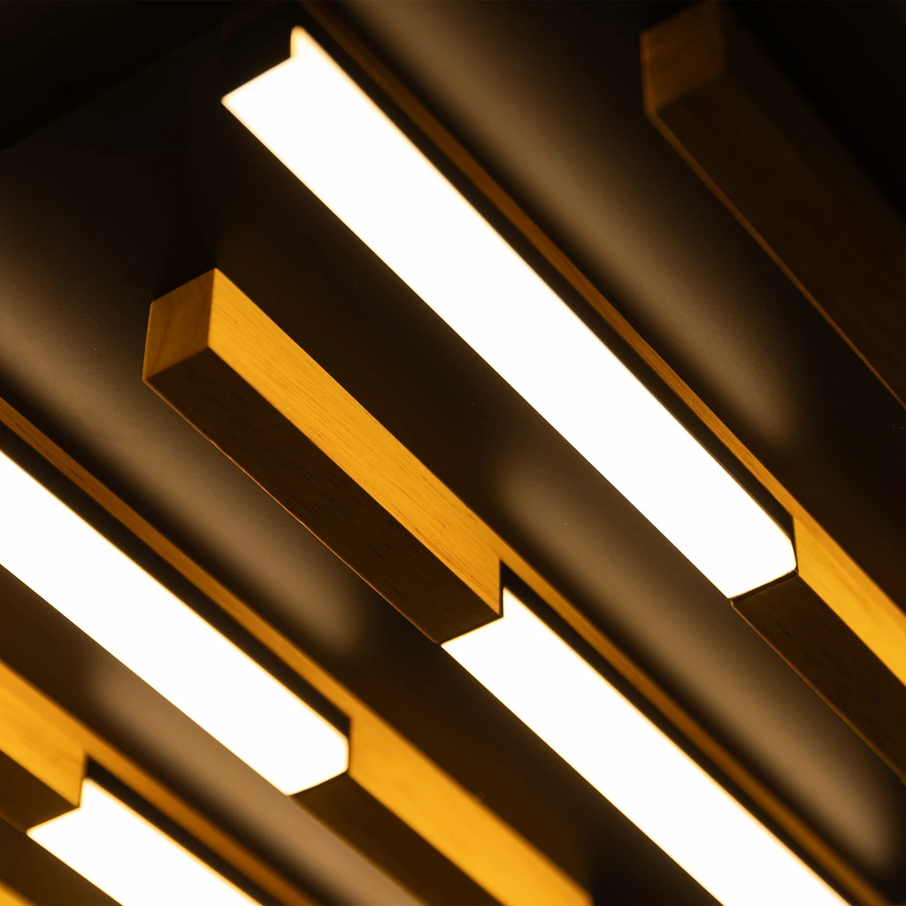 Lampa sufitowa ELIOT to oświetlenie do wnętrz przestronnych nowoczesnych z lekką, futurystyczną nutą.