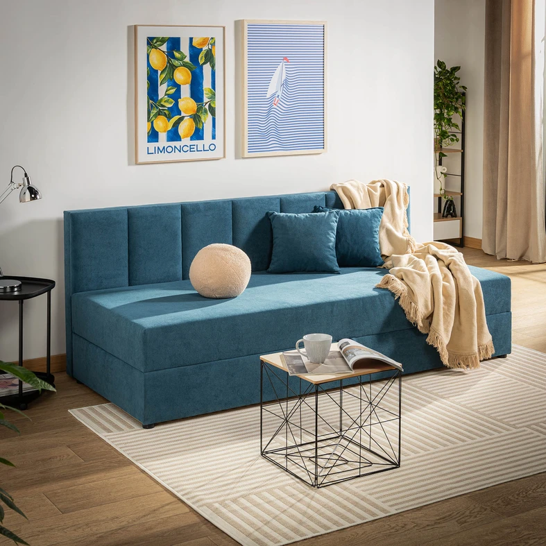 Štvorcový stôl s úložným priestorom