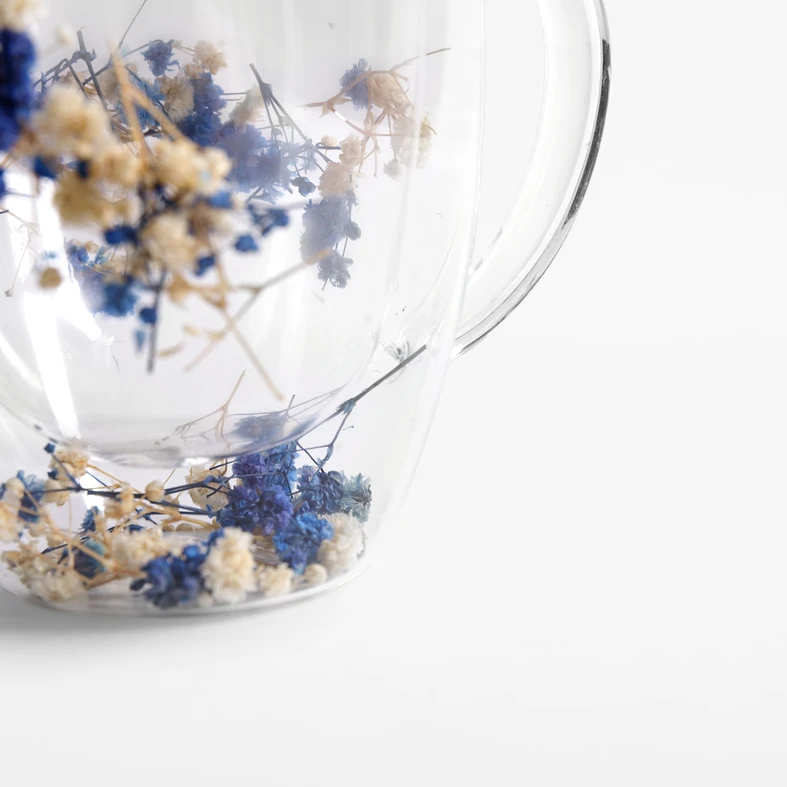 Dvojstenný sklenený hrnček MODRÉ KVETY 350 ml