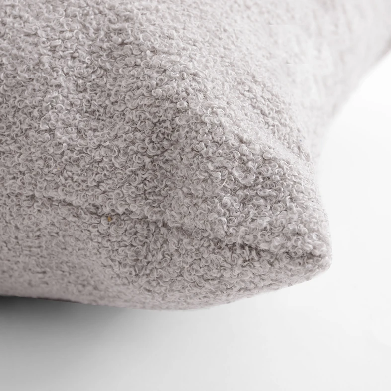 Miękka poduszka o barankowym materiale