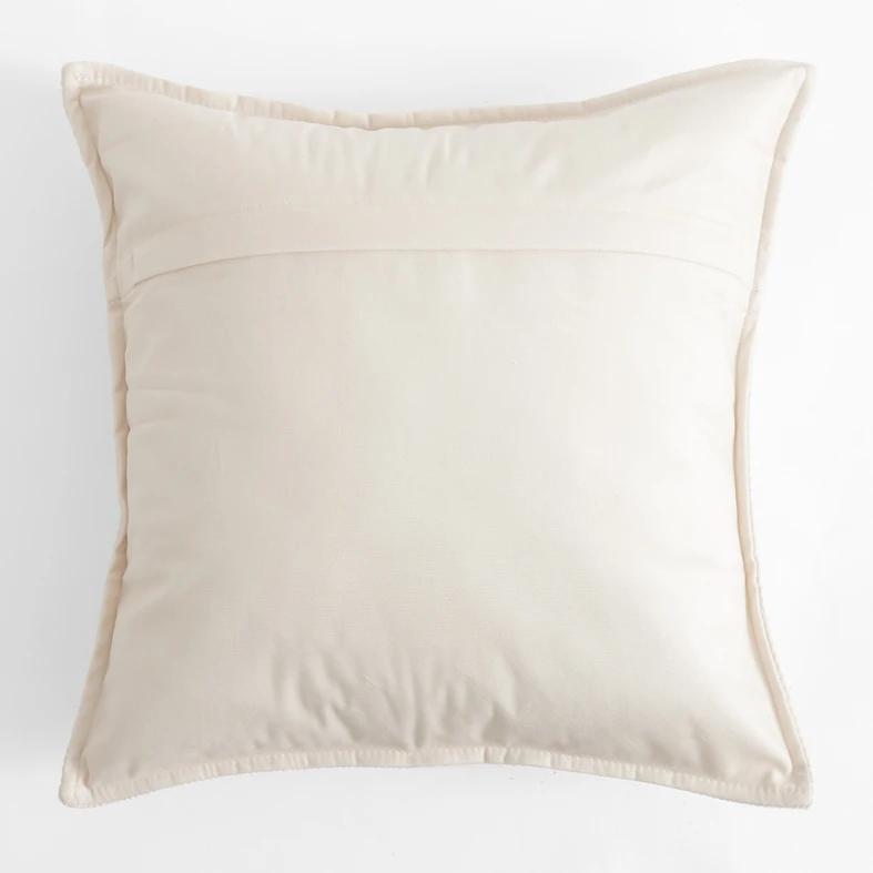 Kremowa poszewka ozdobna z zamkiem