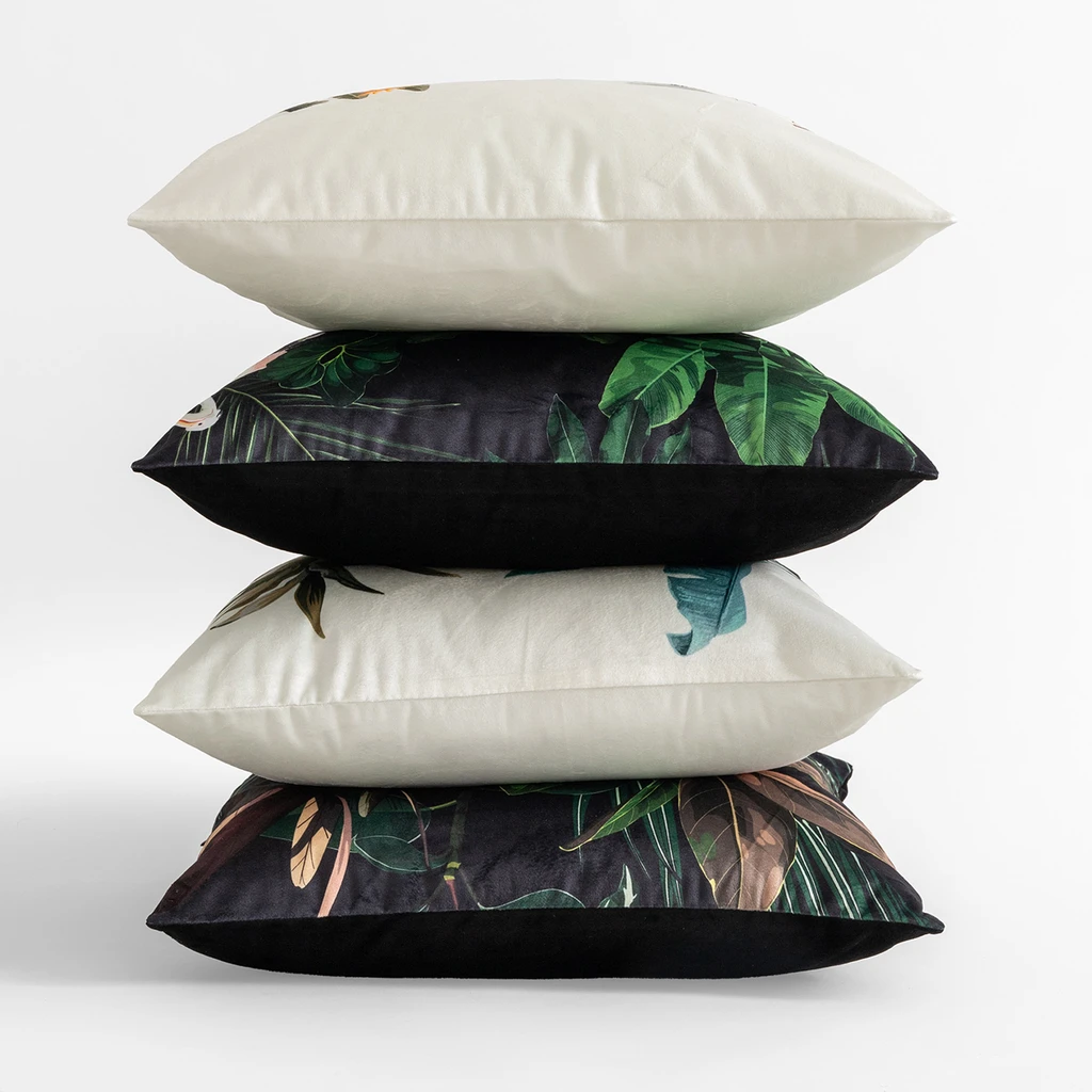 Welurowe czarne i białe poszewki z motywem przyrodniczym